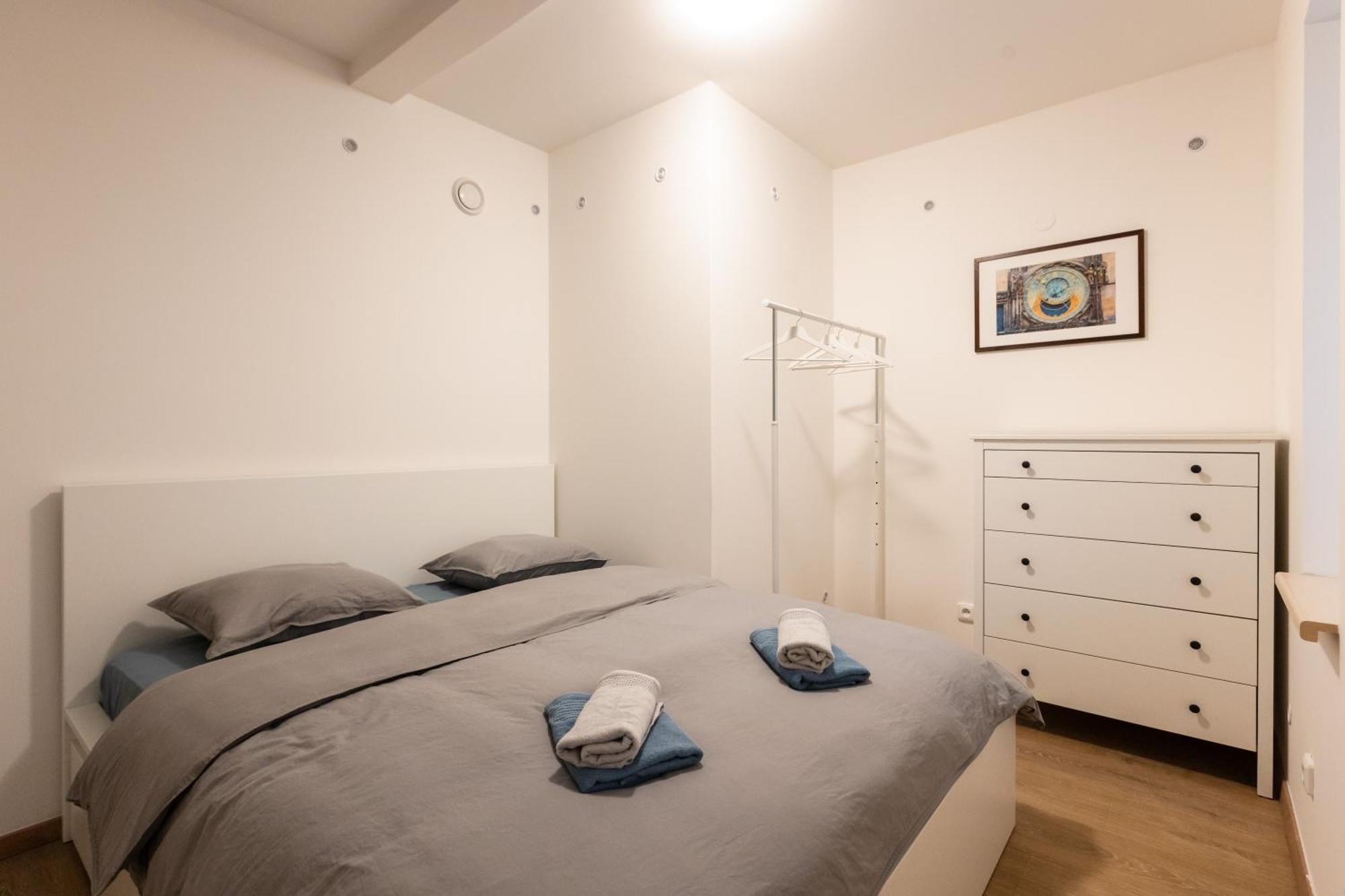 Spacious Apartment In Quiet Courtyard Near Charles Bridge Praha Eksteriør bilde